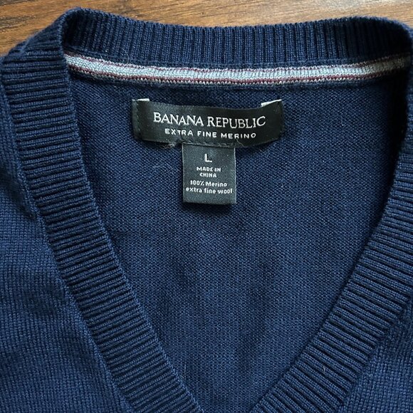 Banana Republic mens navy blue v-neck sweater merino wool size L Large - Picture 2 of 5